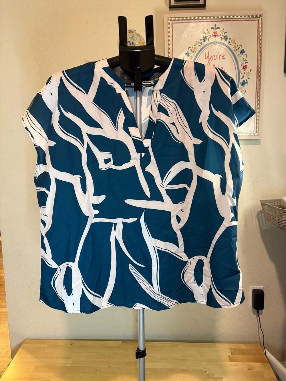 SHEIN LUNE Blue and White Graphic Print Notch Neck Batwing Sleeve Blouse XXL